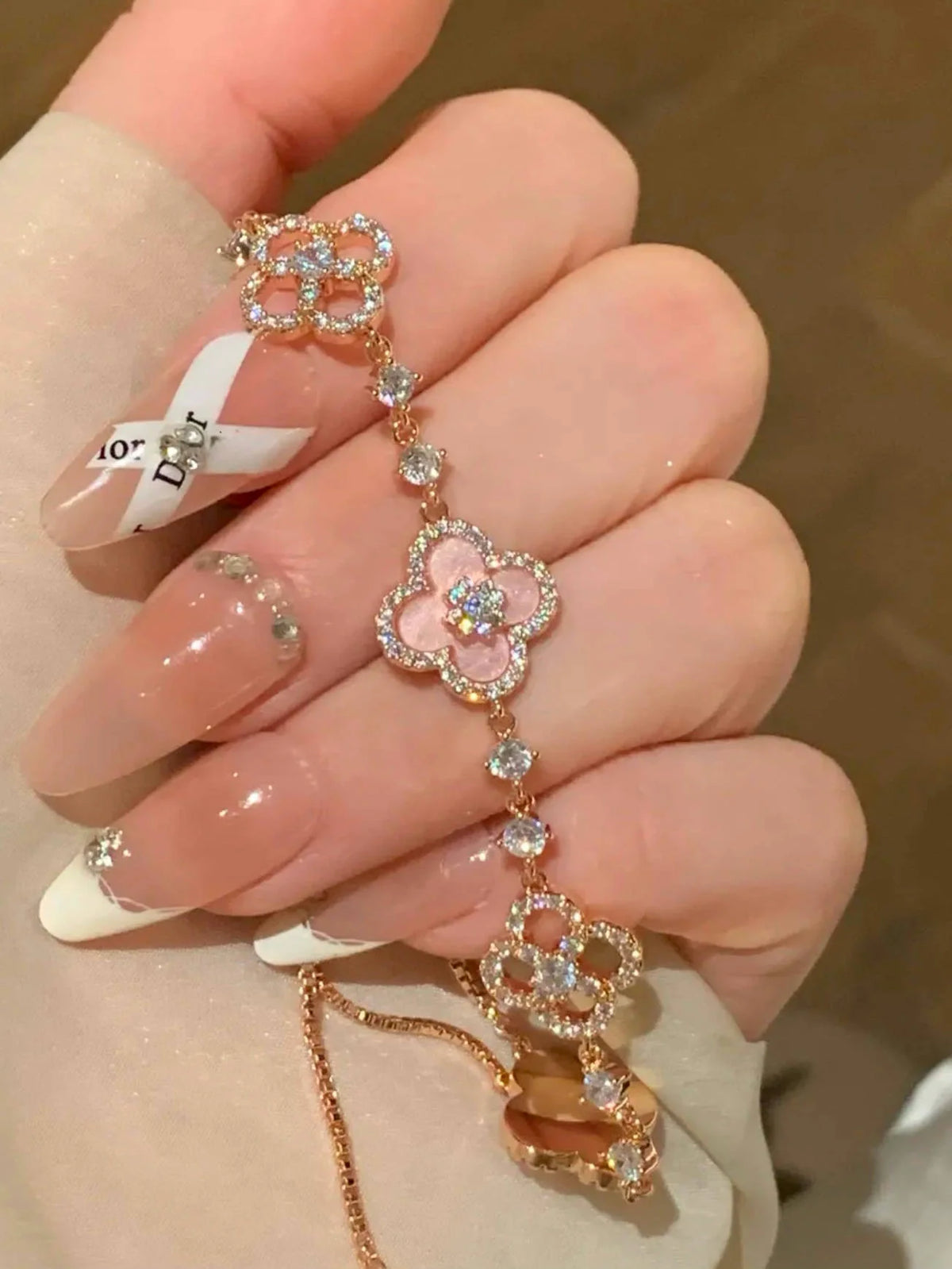 Bracelet Floral Natural Shell & Crystal Accents