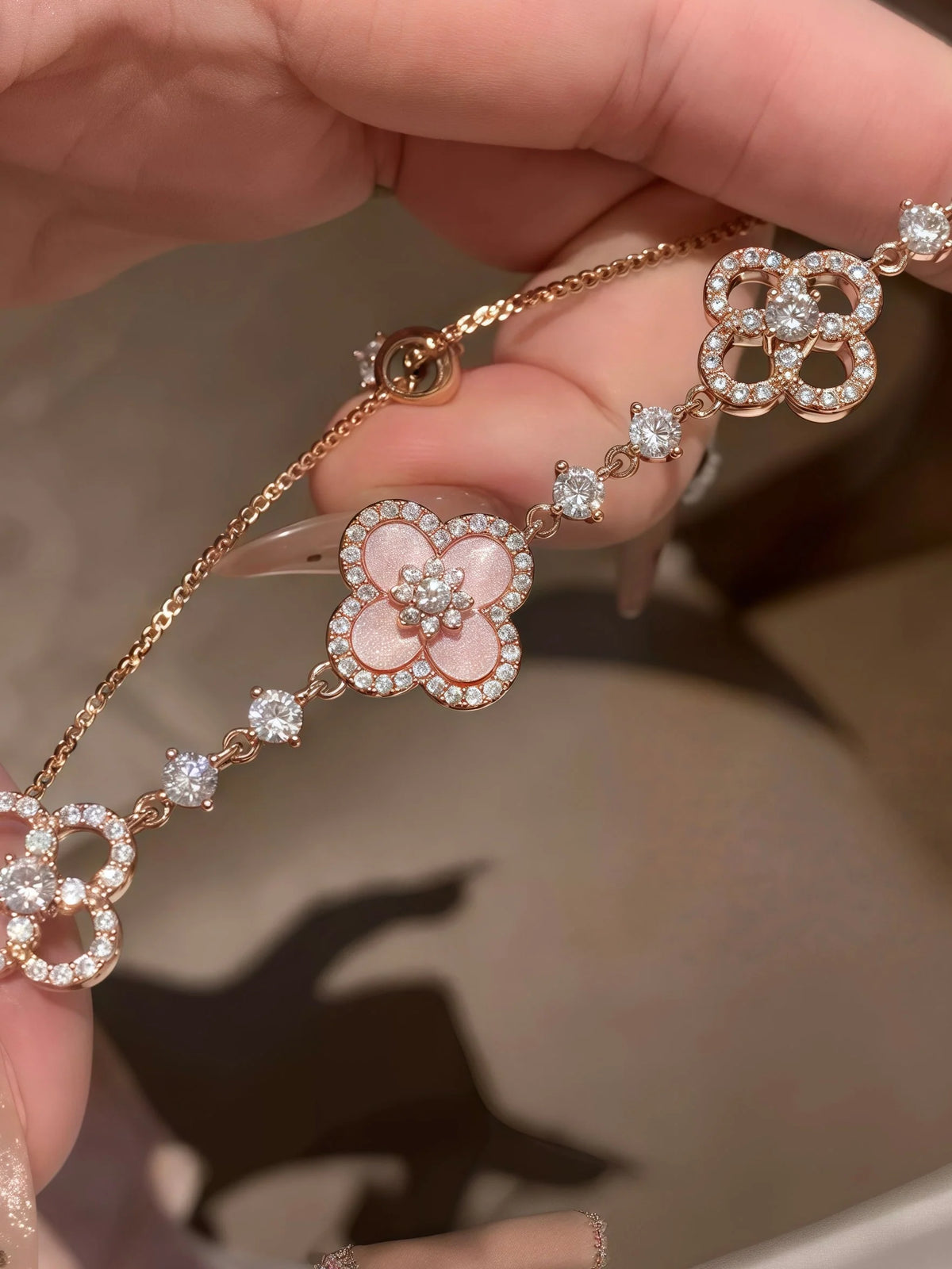 Bracelet Floral Natural Shell & Crystal Accents