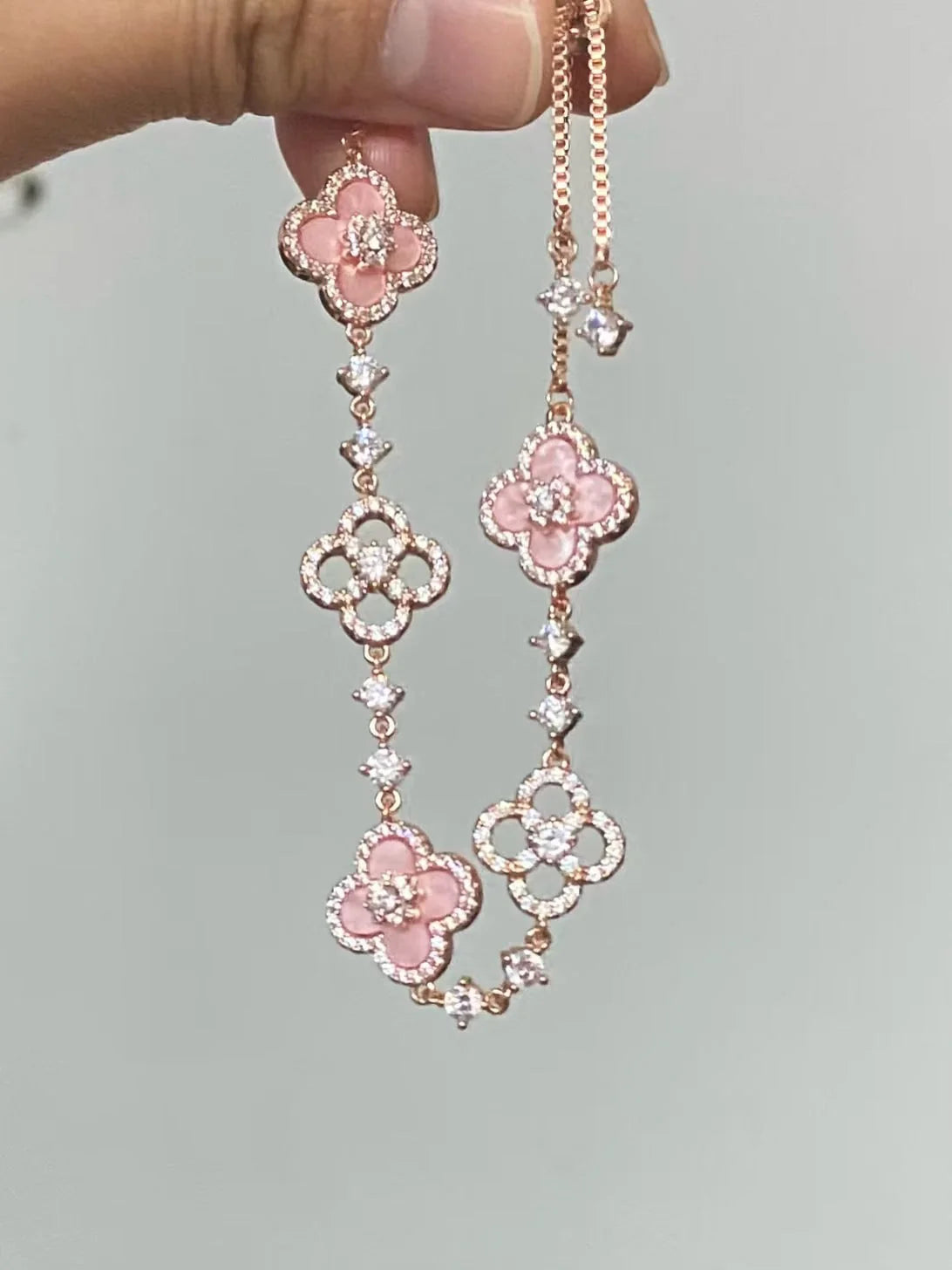 Bracelet Floral Natural Shell & Crystal Accents