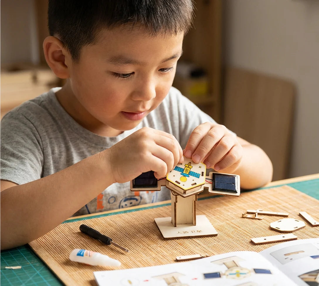 Building Set Working STEM Models Snap-Together No Tools Required