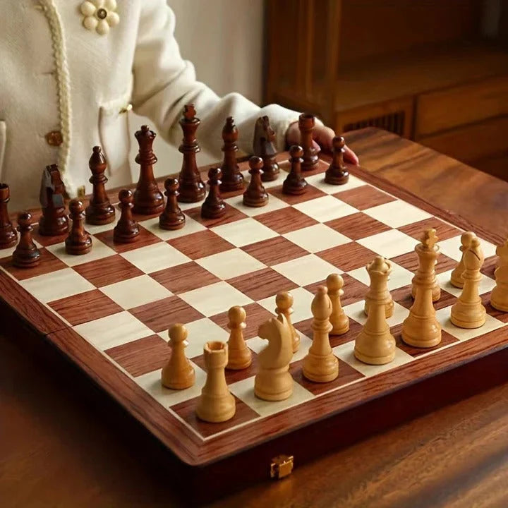 Chess Set Wooden Foldable Magnetic Closure Hand-Carved Pieces 15-Inch Board