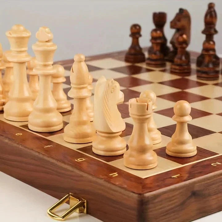 Chess Set Wooden Foldable Magnetic Closure Hand-Carved Pieces 15-Inch Board