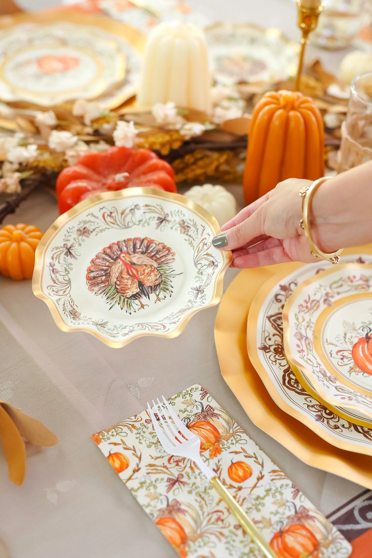 Disposable Plates Heavy-Duty Thanksgiving Design Gold Accents