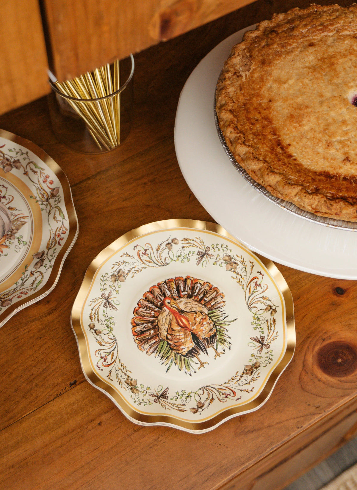 Disposable Plates Heavy-Duty Thanksgiving Design Gold Accents