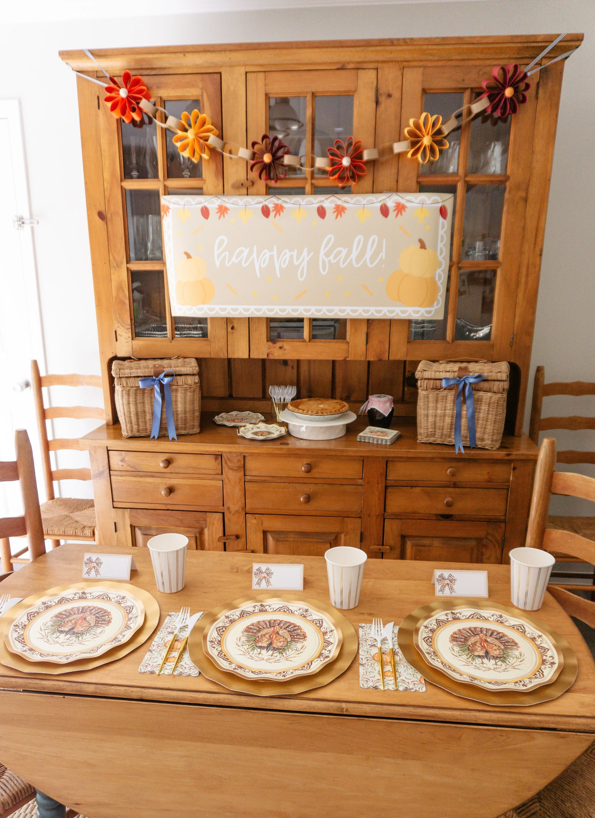 Disposable Plates Heavy-Duty Thanksgiving Design Gold Accents