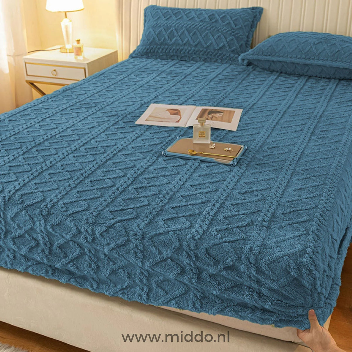 Fitted Sheet Soft Velour Fleece Elasticated Fit With Pillowcases