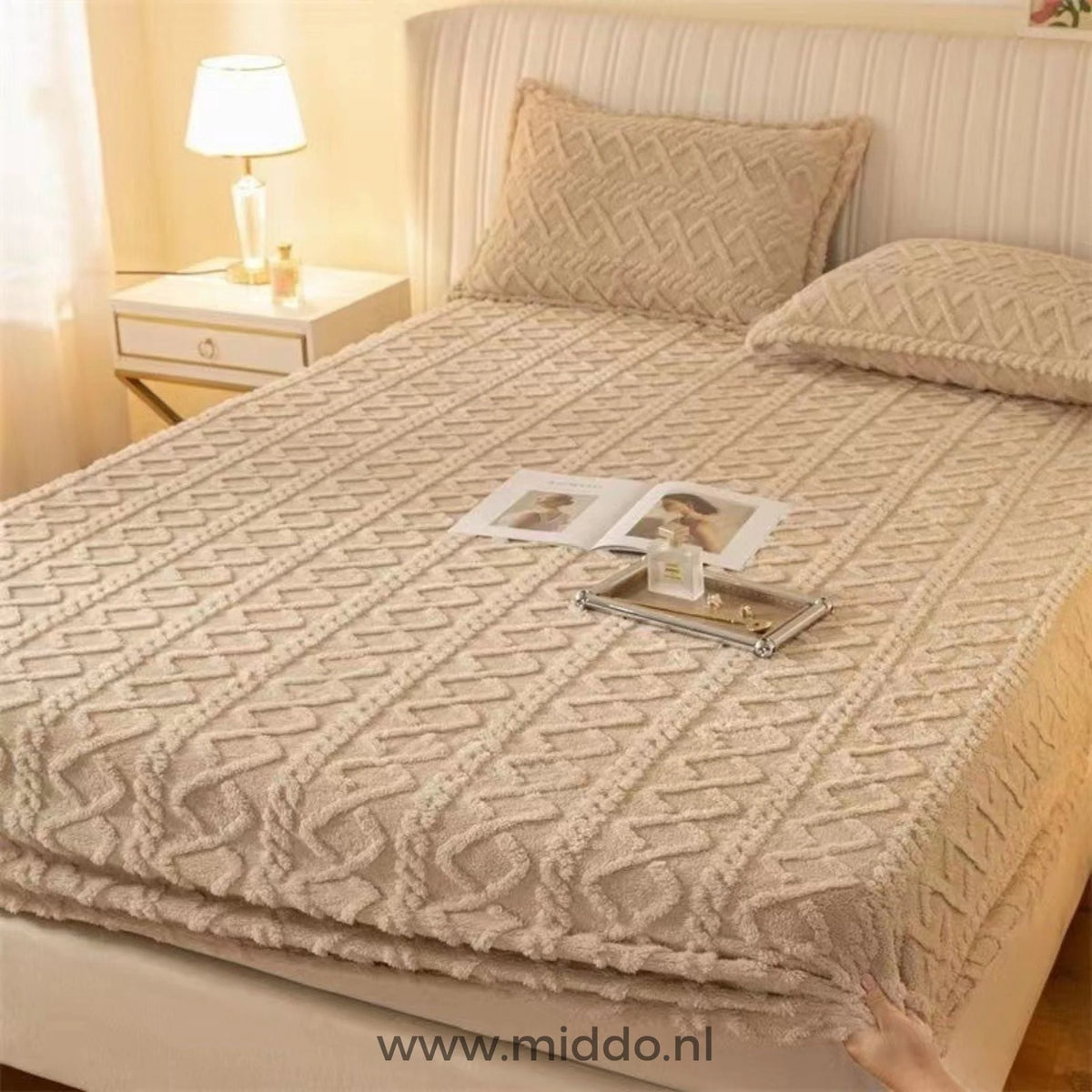Fitted Sheet Soft Velour Fleece Elasticated Fit With Pillowcases