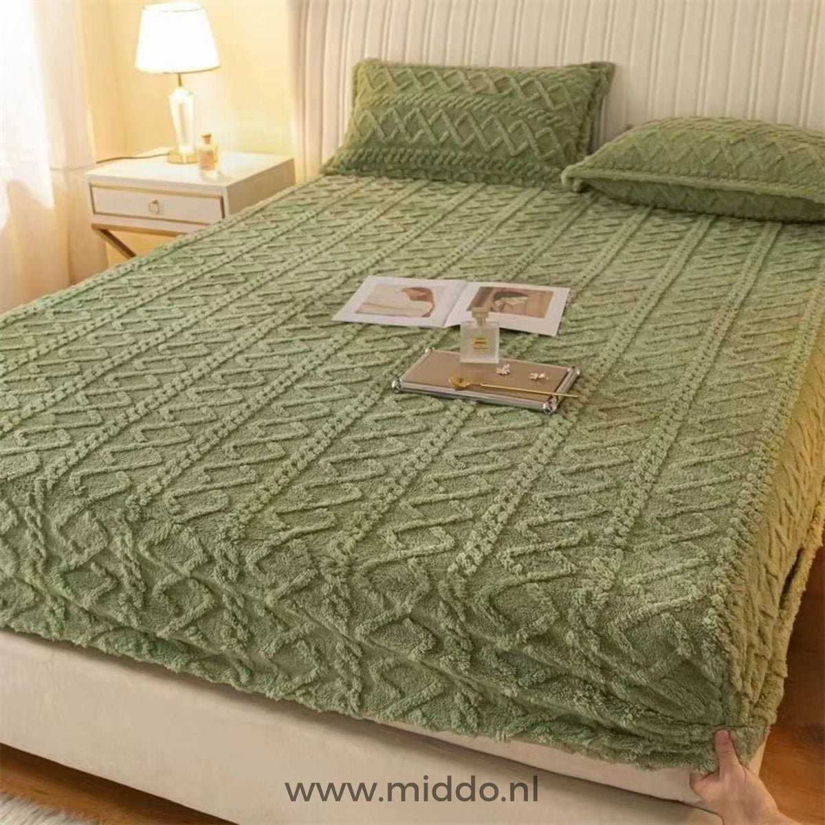 Fitted Sheet Soft Velour Fleece Elasticated Fit With Pillowcases