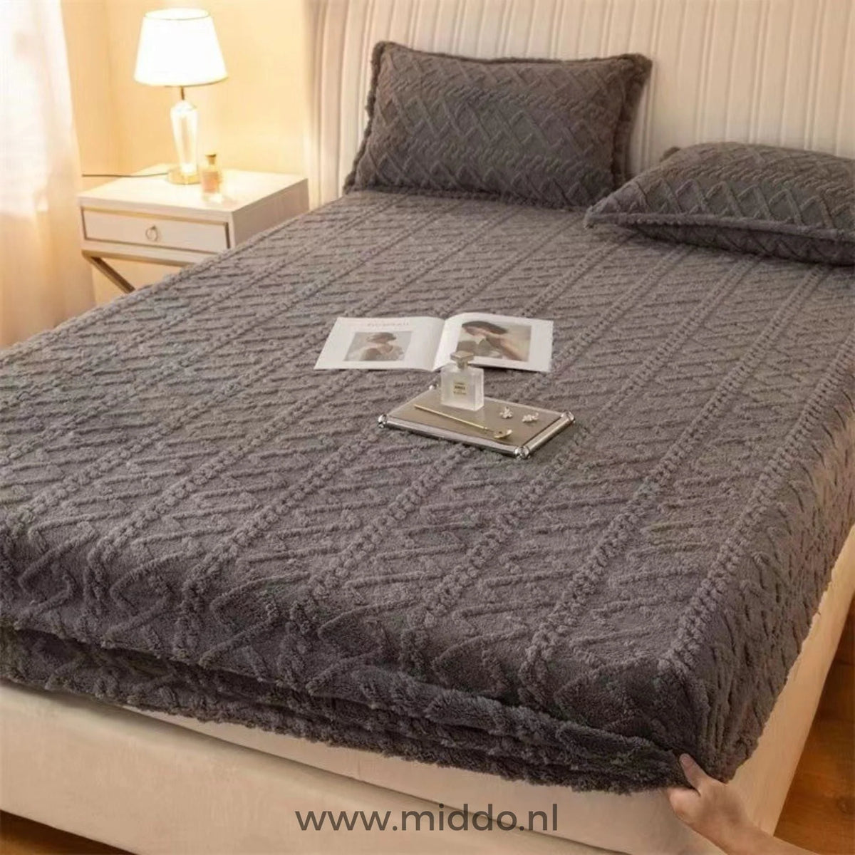 Fitted Sheet Soft Velour Fleece Elasticated Fit With Pillowcases