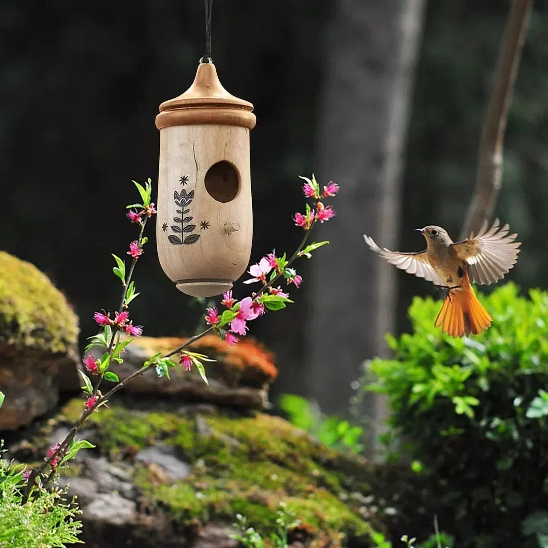 Hummingbird House Weather-Resistant Resin Wood-Grain Finish