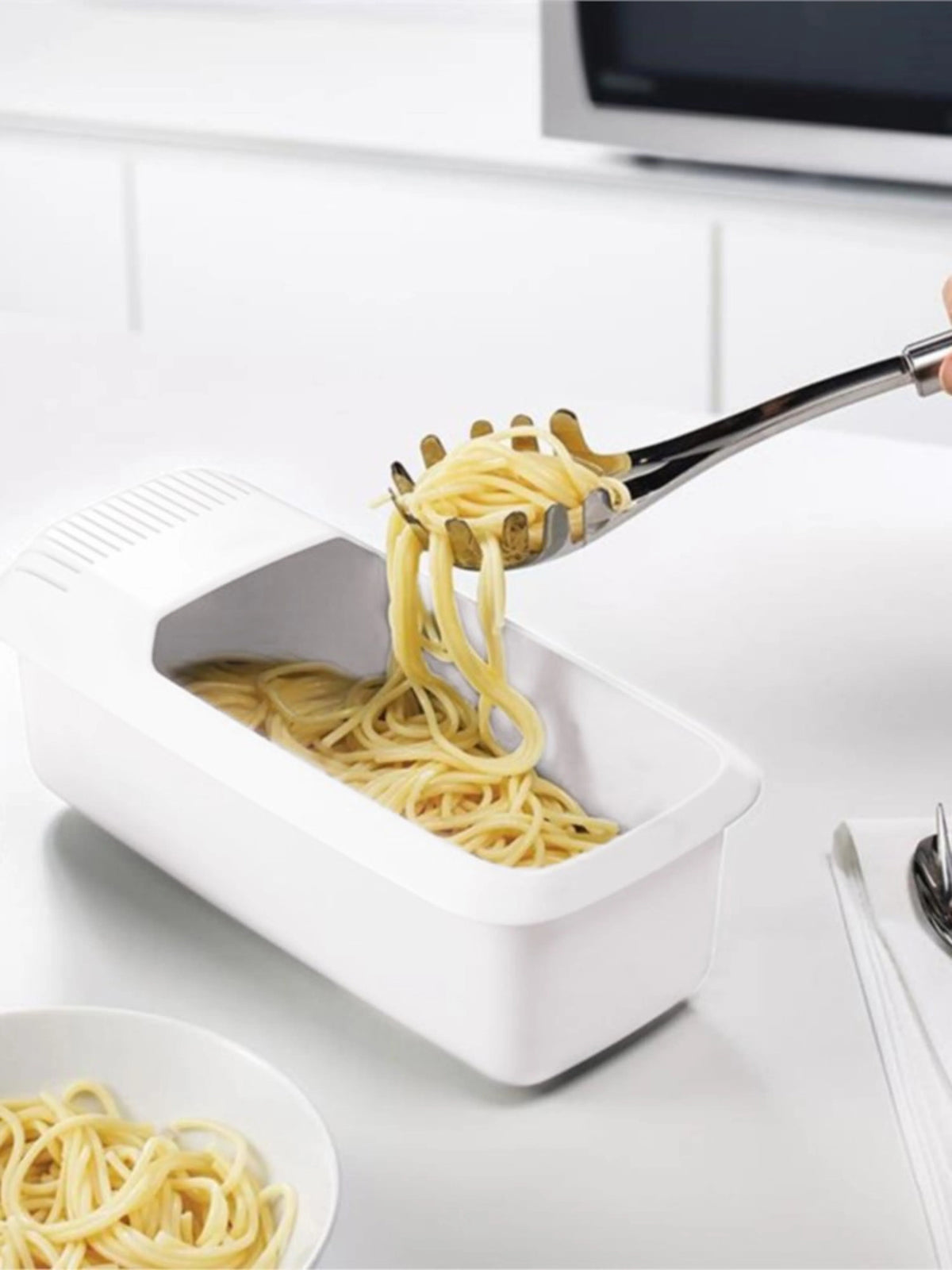 Microwave Pasta Cooker Integrated Strainer Lid BPA-Free Dishwasher-Safe
