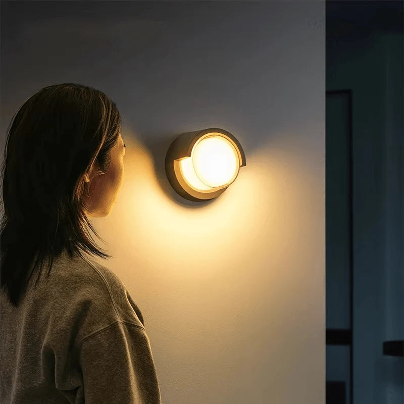 Outdoor Wall Light Integrated Warm White LED IP65 Weather-Resistant