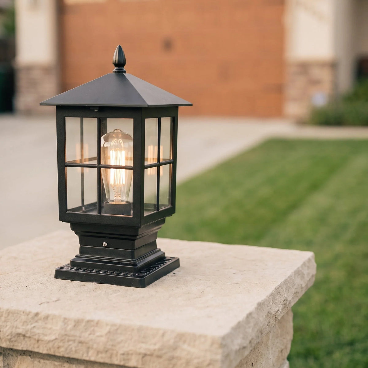 Solar Post Light Solar-Powered Dusk-to-Dawn Sensor IP65