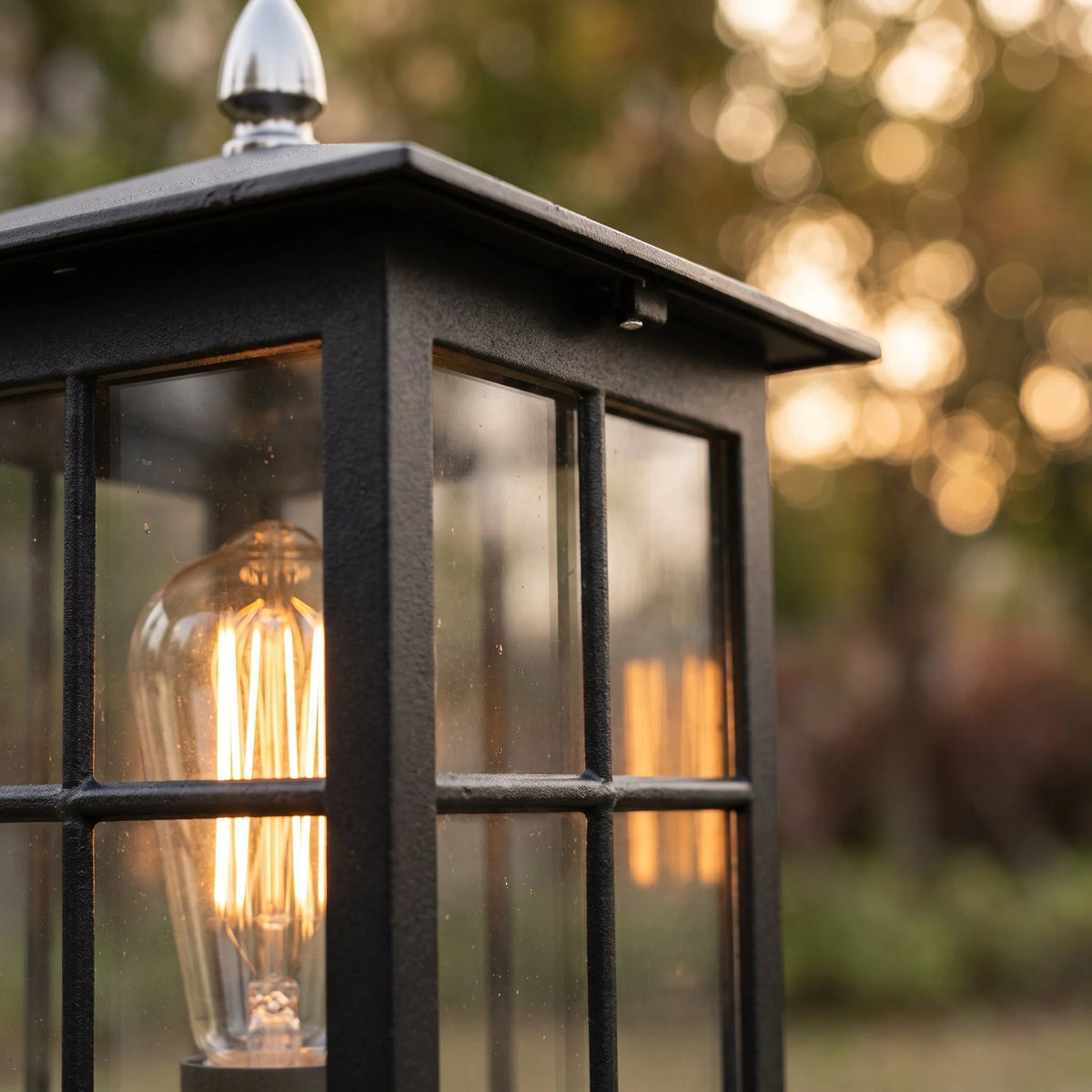 Solar Post Light Solar-Powered Dusk-to-Dawn Sensor IP65