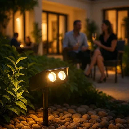 Spotlight Solar Adjustable Zoom 10-12 Hour Runtime