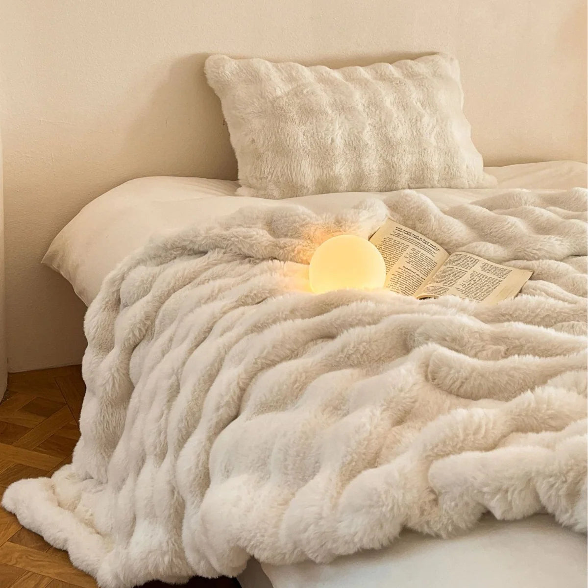 Throw Blanket Milk-Fiber Fleece Faux Fur Lightweight Warmth