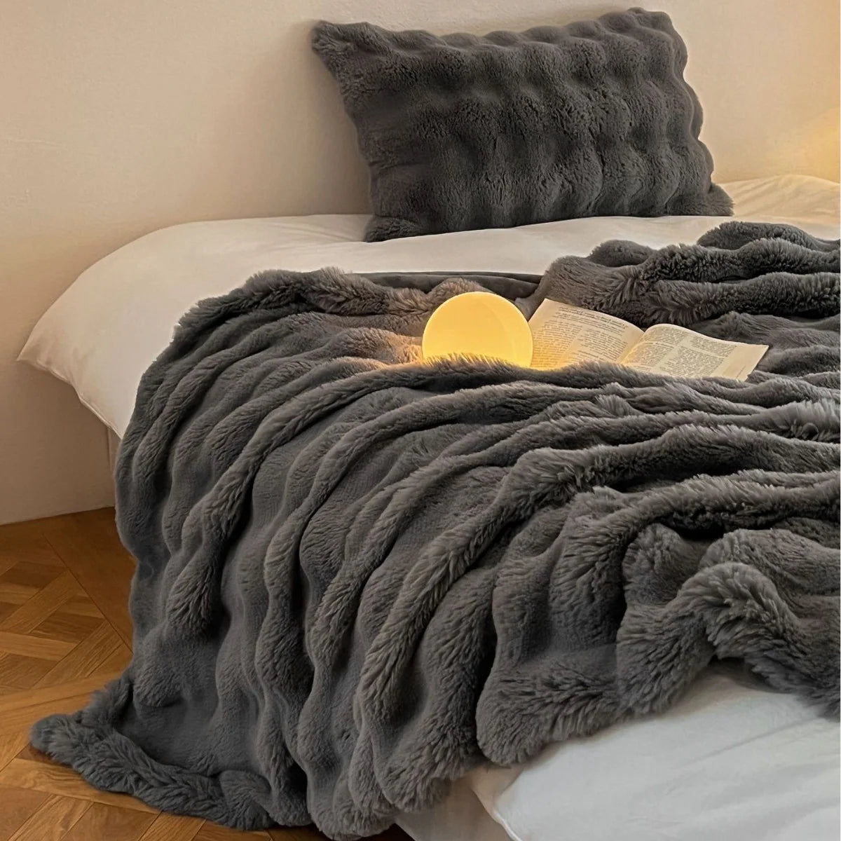 Throw Blanket Milk-Fiber Fleece Faux Fur Lightweight Warmth