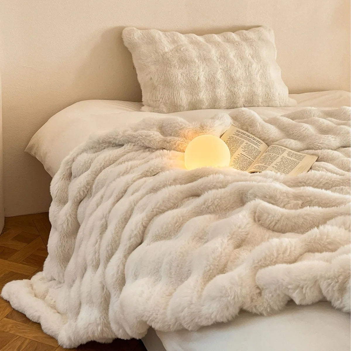 Throw Blanket Milk-Fiber Fleece Faux Fur Lightweight Warmth