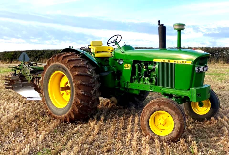 Whiskey Decanter Tractor-Shaped Lead-Free Glass